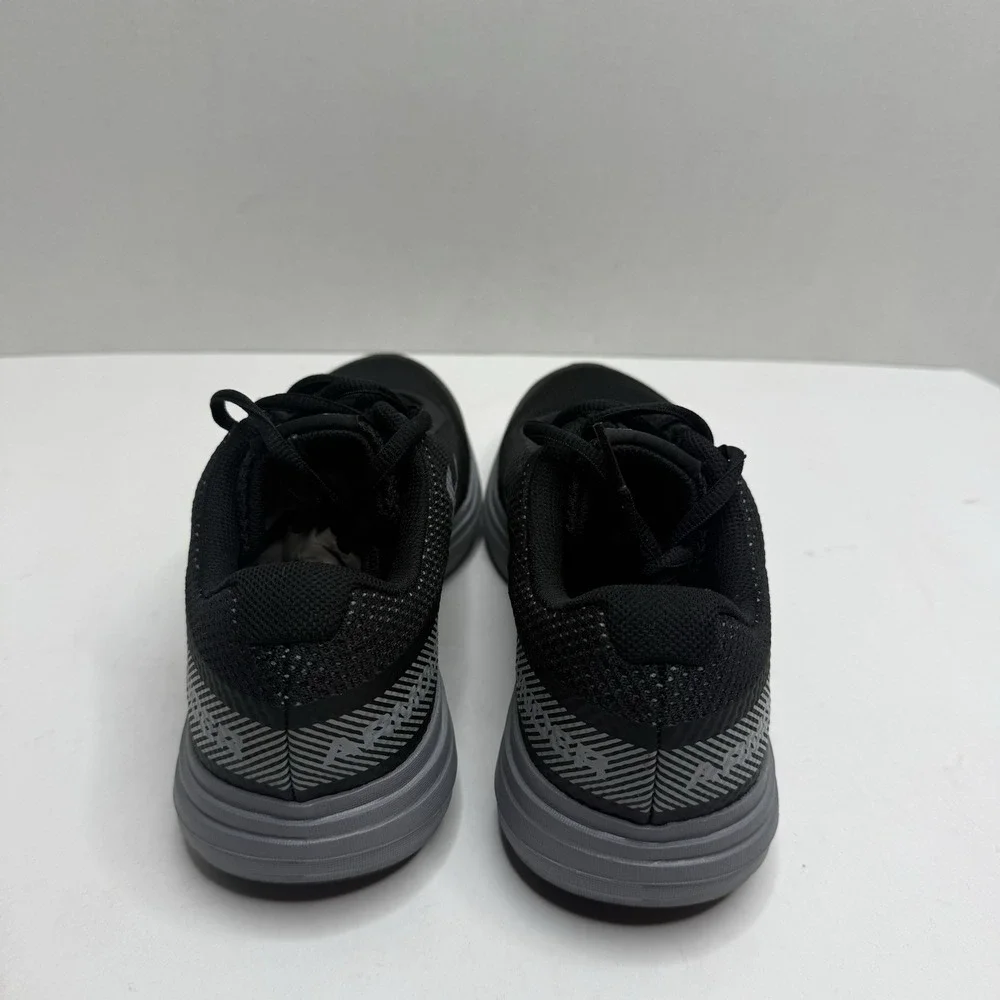 Under Armour Surge Women’s Running Shoes Black Gray 3020368-004 Size 8.5 NEW